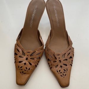 Hillard & Hanson tan heels